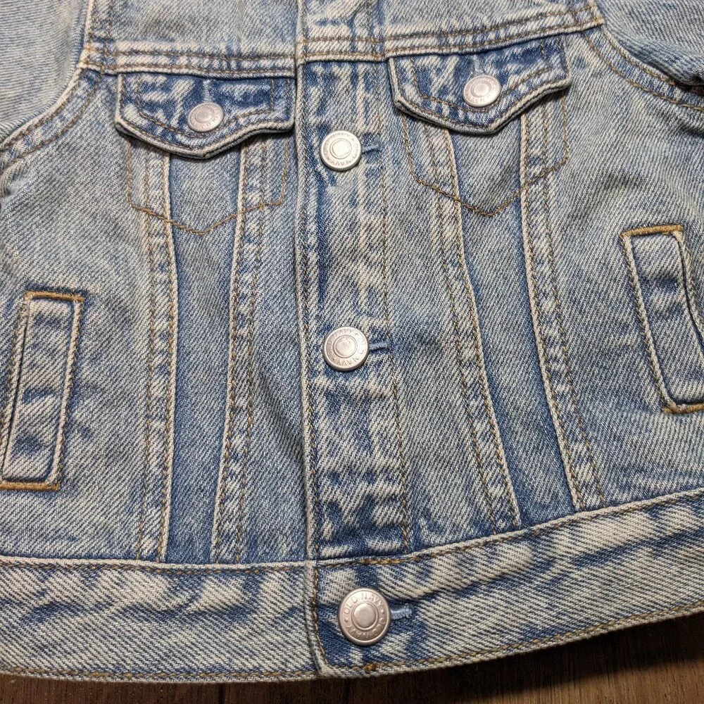 NWT Old Navy Baby size 6-12 months Denim Jean Jacket Blue Light Wash